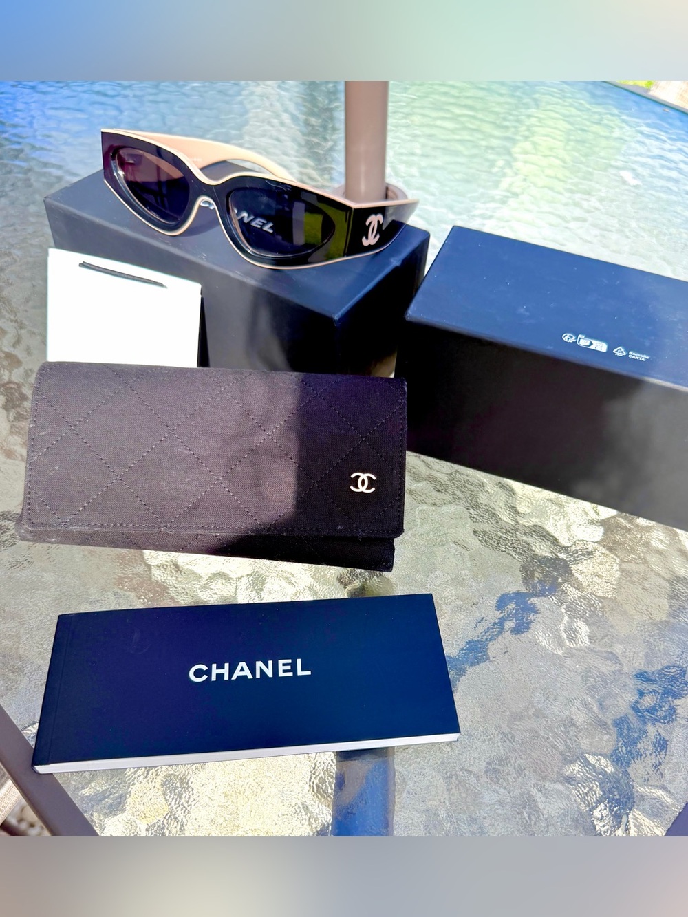 CHANEL Black and Nude Cat-Eye Sunglasses - Picture 6 of 8